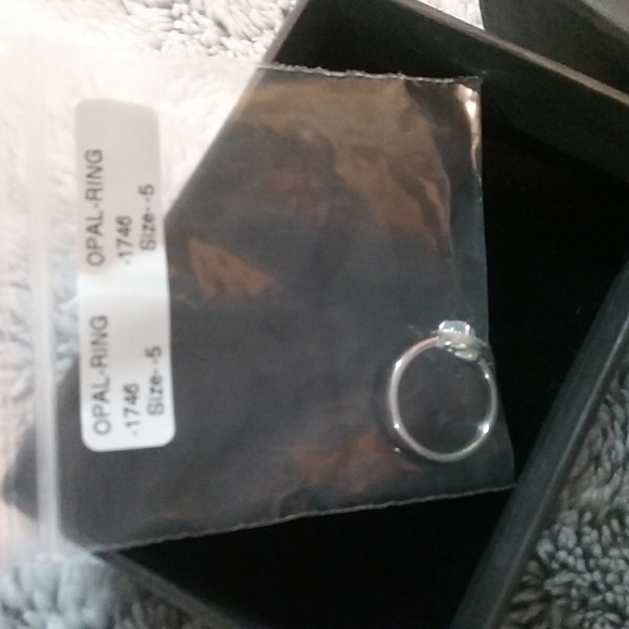 Opal and sterling silver ring - Picture 1 of 3